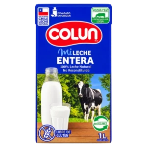 Caja de leche Colun Entera 1 litro por 12 unidades, envase centrado sobre fondo transparente